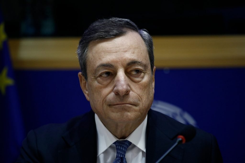 Mario Draghi può cancellare il reddito di cittadinanza? (Foto di Alexandros Michailidis per Shutterstock)