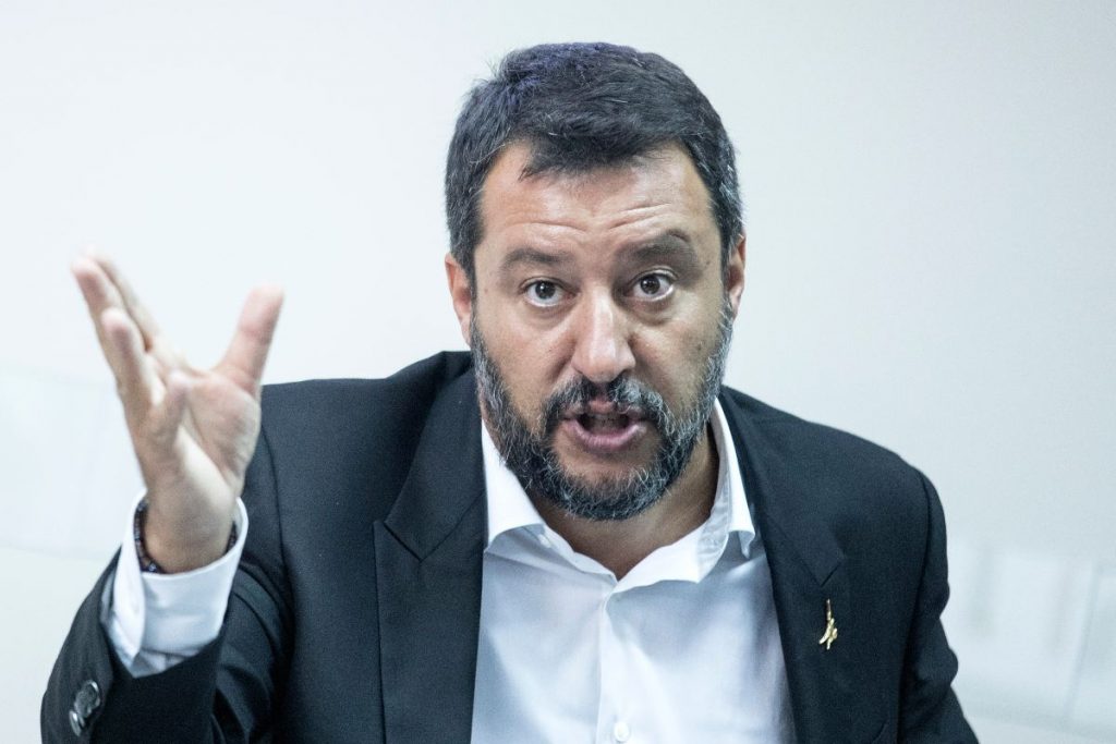 Reddito di emergenza: proroga tolta da Salvini? (Foto di Alessia Pierdomenico per Shutterstock)