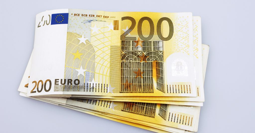Ultime notizie sul Bonus 200 euro e sul Bonus 150 euro: in foto, diverse banconote da 200 euro.